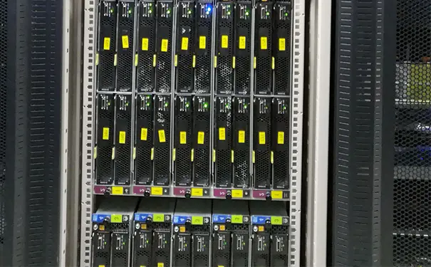 综合布线机柜内的设备配置_大数据中心机房