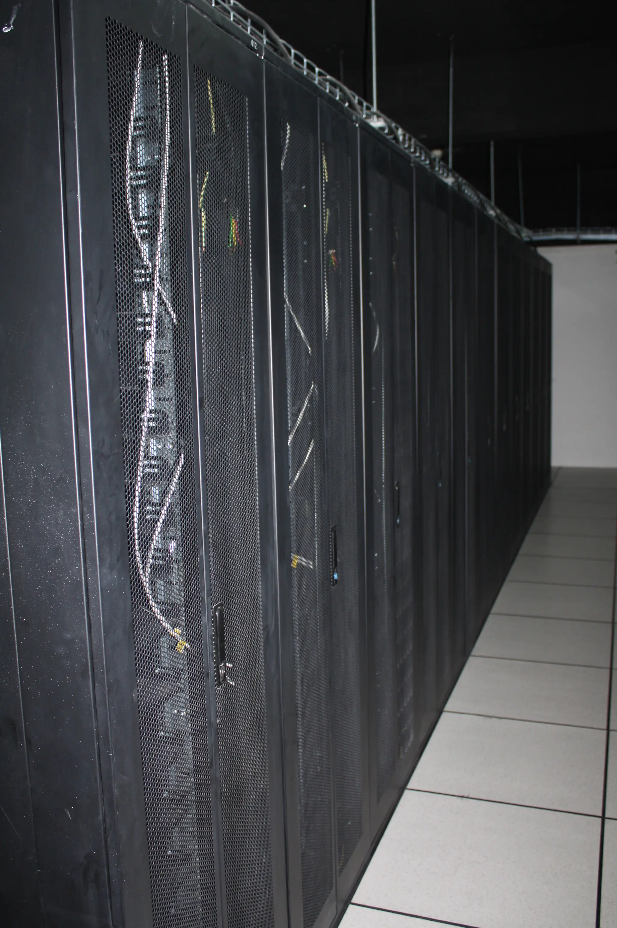 新加坡服务器租用的注意事项和优势,服务器租用海外