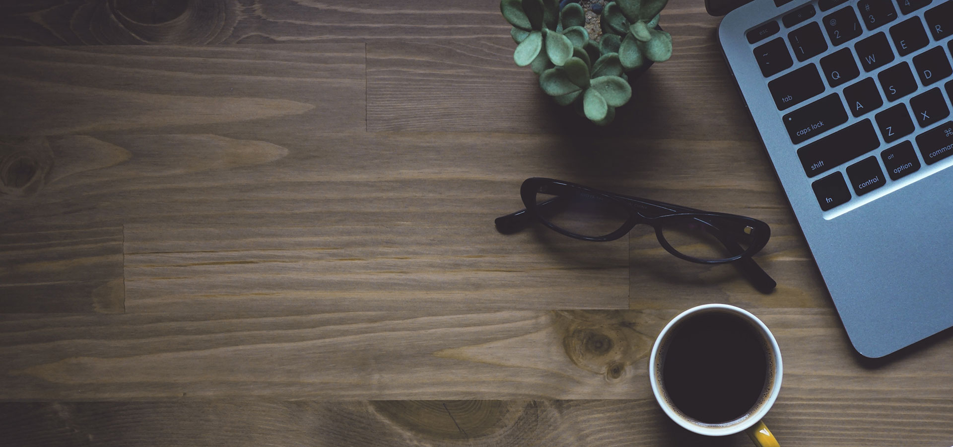 使用CSS绝对定位实现块状元素自适应居中 使用CSS绝对定位实现块状元素自适应居中