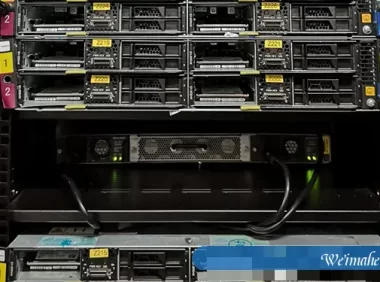 如何解决服务器机柜乱和机柜之间的布线-梦飞云