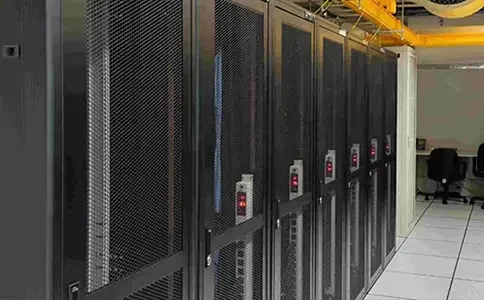 多软件在线的服务器访问压力怎么解决,软件服务器