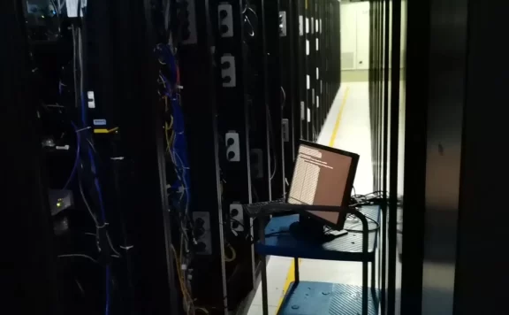 详解ip地址和域名以及服务器的关联|服务器在线